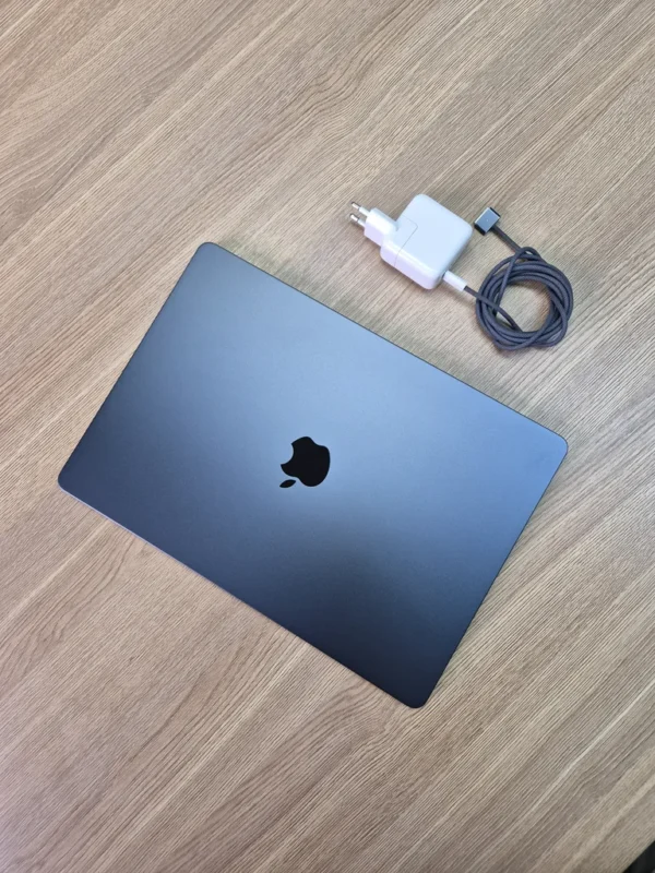 15-Inch MacBook Air M3 Chip 8GB 256GB Midnight 15-Inch MacBook Air M3 Chip 8GB 256GB Midnight