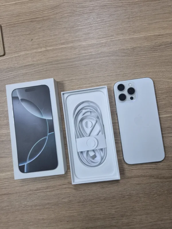 iPhone 16 Pro Max 256GB White Titanium