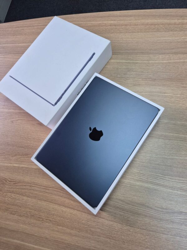 2026/05/1001107638.jpg 13-Inch MacBook Air M4 Chip 16GB 256GB (New Condition)