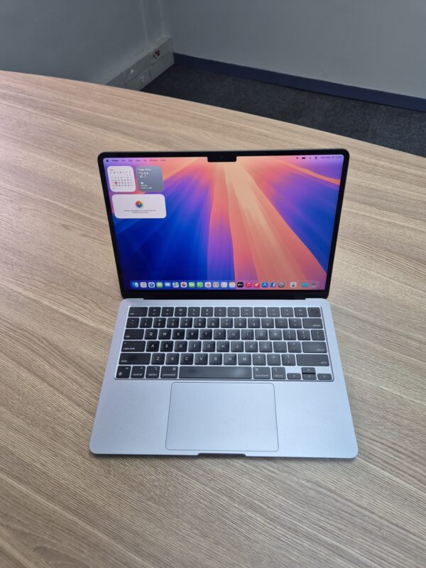 13-Inch MacBook Air M2 8GB 256GB (Pre-owned)