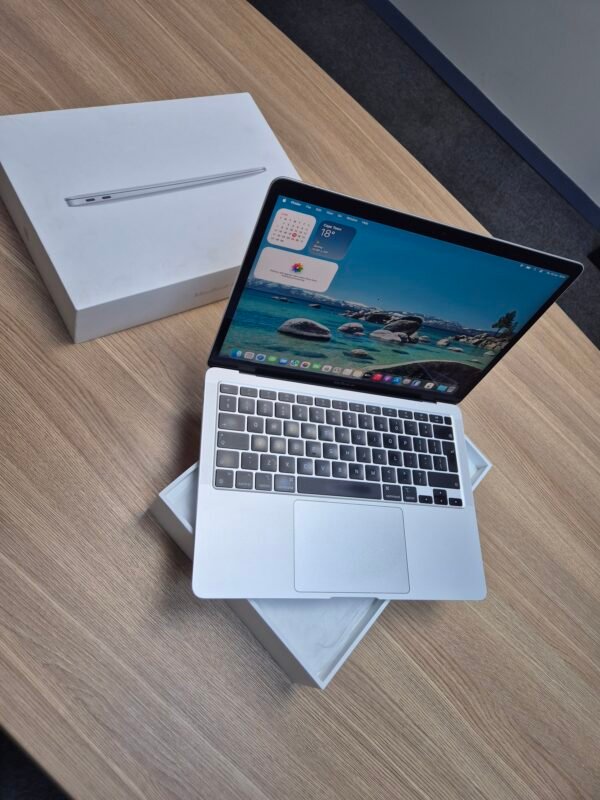 MacBook Air M1 Chip 8GB 256GB Space Grey (Pre-owned)