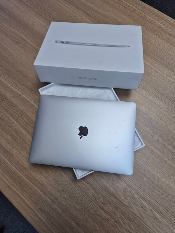 MacBook Air M1 Chip 8GB 256GB Space Grey (Pre-owned)