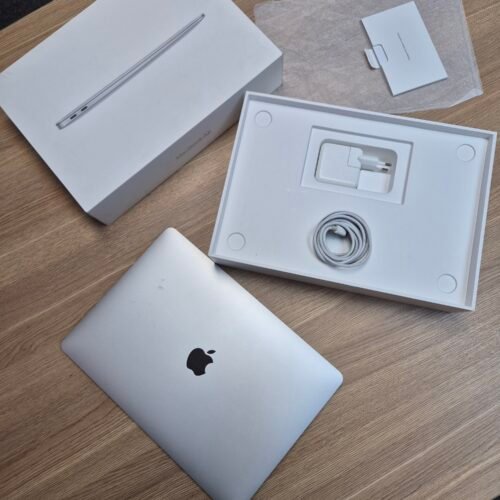 MacBook Air M1 Chip 8GB 256GB Space Grey (Pre-owned)