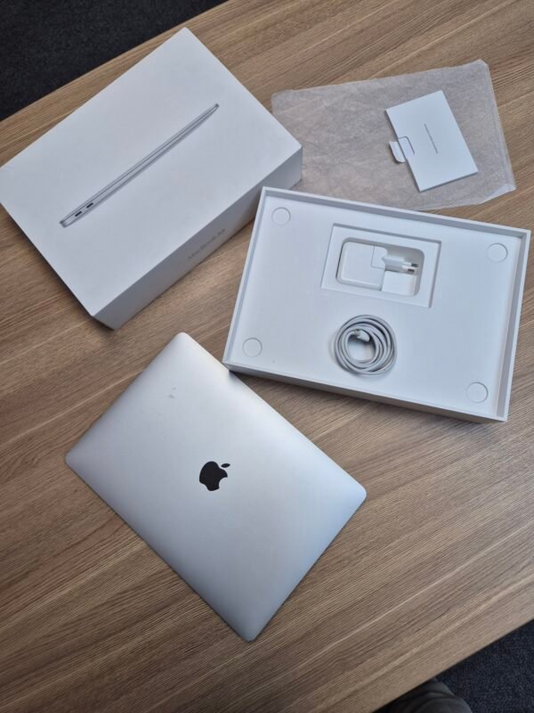 MacBook Air M1 Chip 8GB 256GB Space Grey (Pre-owned)