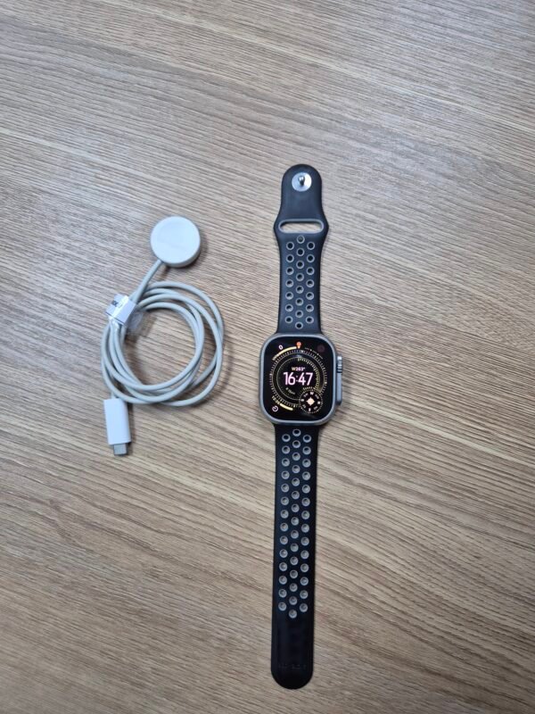Apple Watch Ultra 49mm Titanium (Pre-owned)
