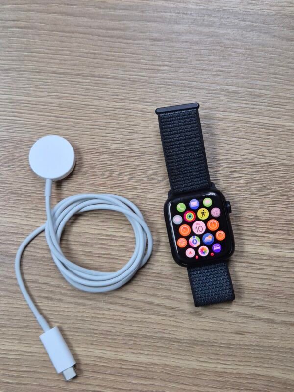 Apple Watch SE 2nd Gen 44mm GPS (Pre-owned)