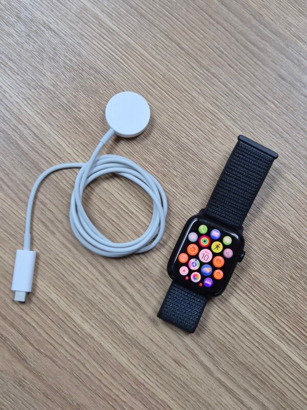 Apple Watch SE 2nd Gen 44mm GPS (Pre-owned)
