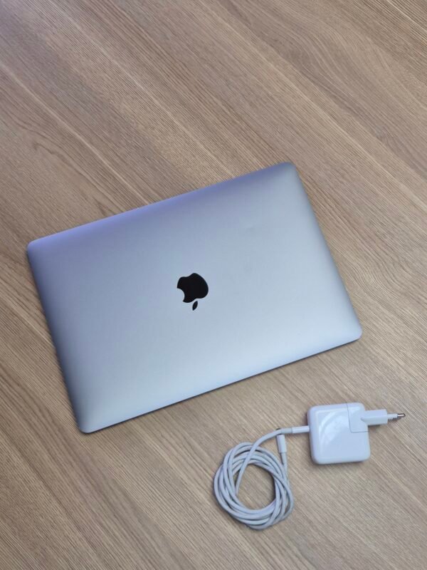 MacBook Air M1 Chip 8GB 256GB (PRE-OWNED)