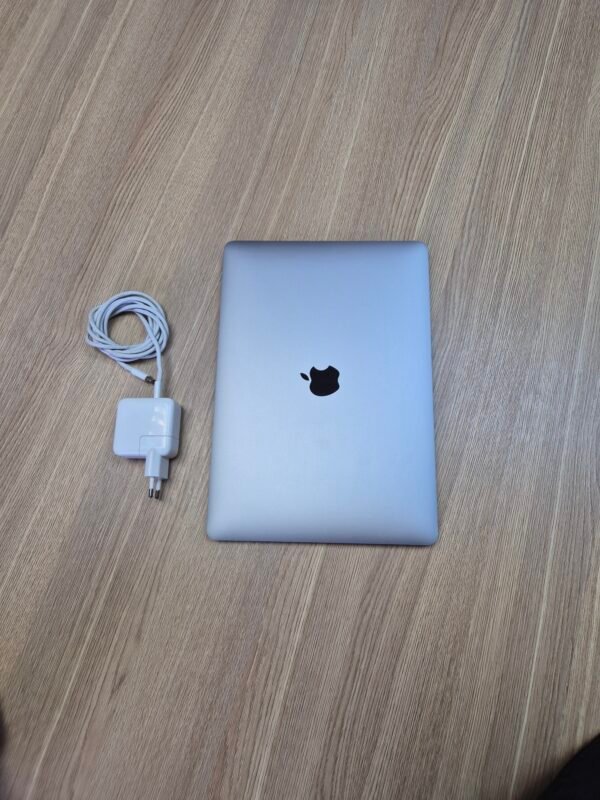 MacBook Air M1 Chip 8GB 256GB (PRE-OWNED)